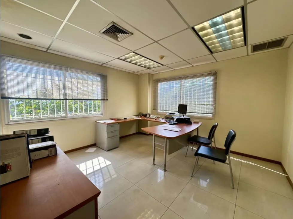 Se vende galpón c/ edificio administrativo 1629m2 Urb. Miranda 0797 - 23
