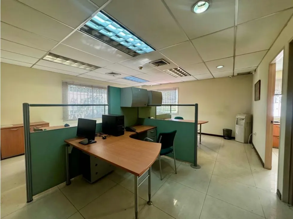 Se vende galpón c/ edificio administrativo 1629m2 Urb. Miranda 0797 - 29