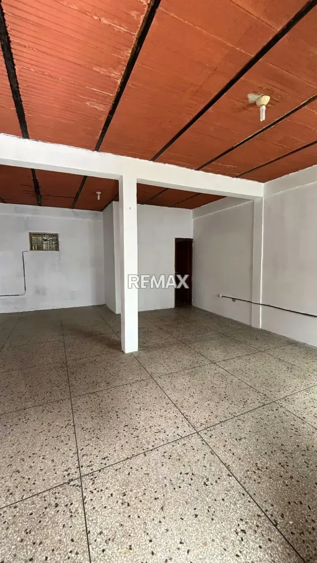 En Alquiler Local Comercial ubicado en Guanare, calle 15, entre carreras 11 y 12, sector El Cementerio - 6