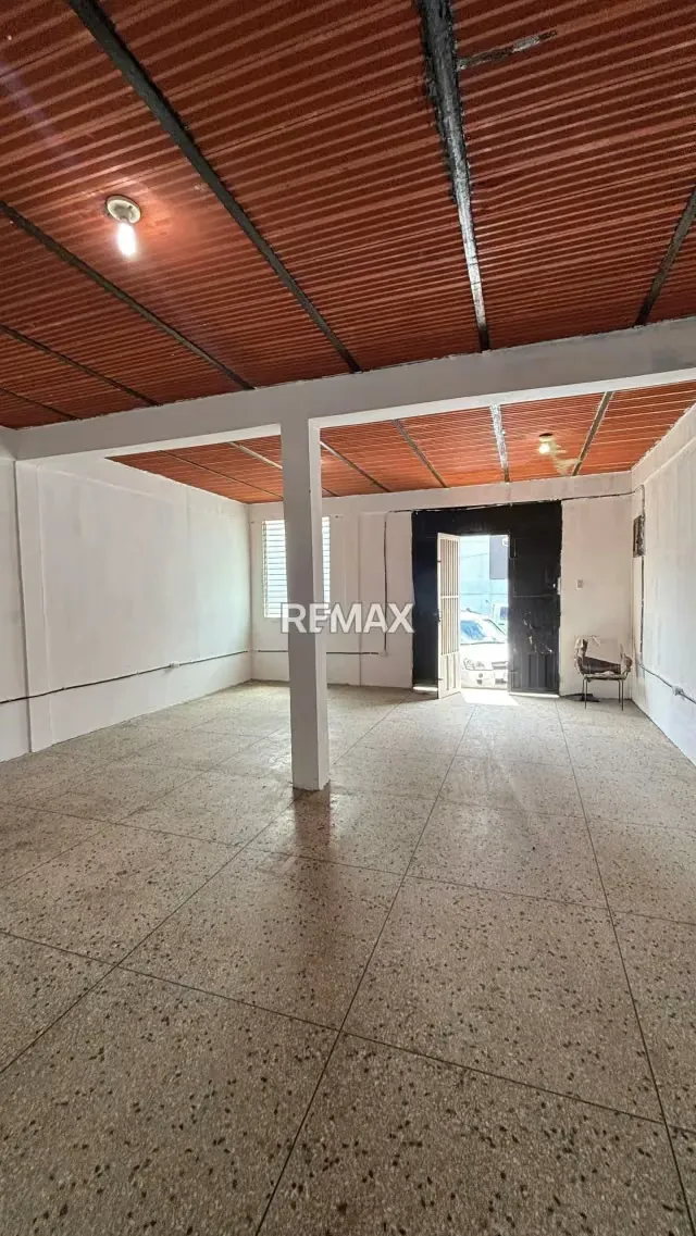 En Alquiler Local Comercial ubicado en Guanare, calle 15, entre carreras 11 y 12, sector El Cementerio - 7
