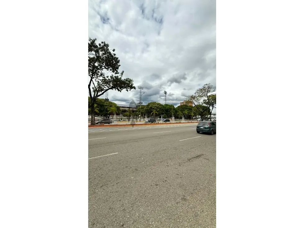 Local en venta en av. Bolívar norte Valencia. TCL L 9682582