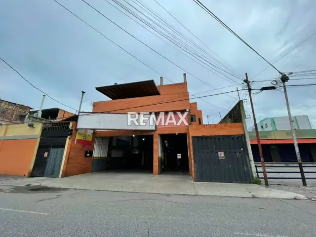 EDIFICIO EN VENTA CON LOCAL COMERCIAL Y APARTAMENTO