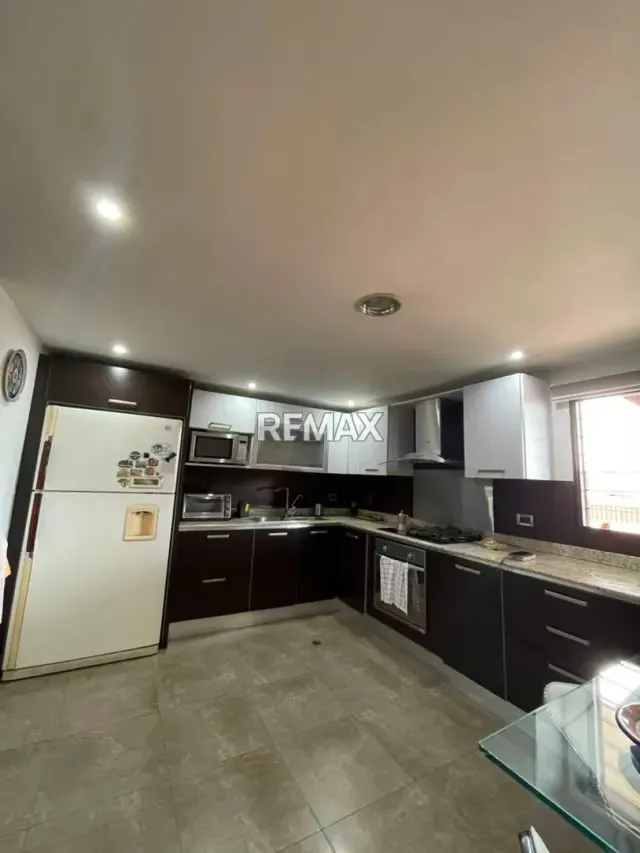 EDIFICIO EN VENTA CON LOCAL COMERCIAL Y APARTAMENTO - 16