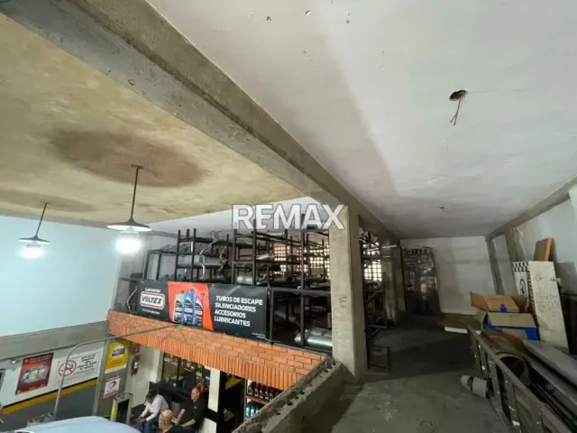EDIFICIO EN VENTA CON LOCAL COMERCIAL Y APARTAMENTO - 19