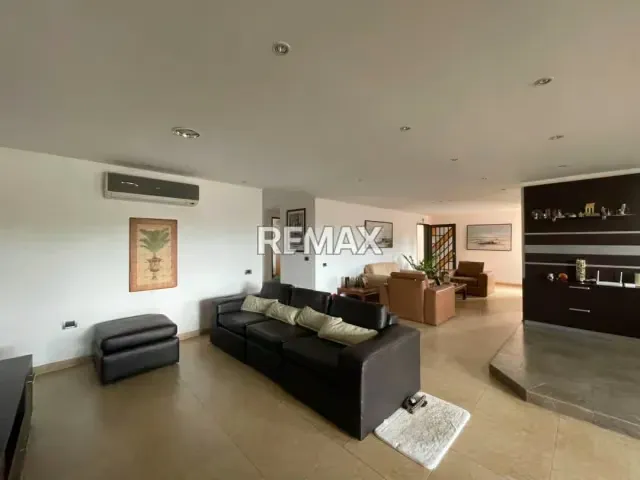 EDIFICIO EN VENTA CON LOCAL COMERCIAL Y APARTAMENTO - 5