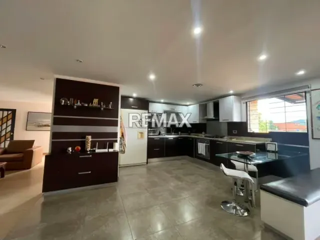EDIFICIO EN VENTA CON LOCAL COMERCIAL Y APARTAMENTO - 6