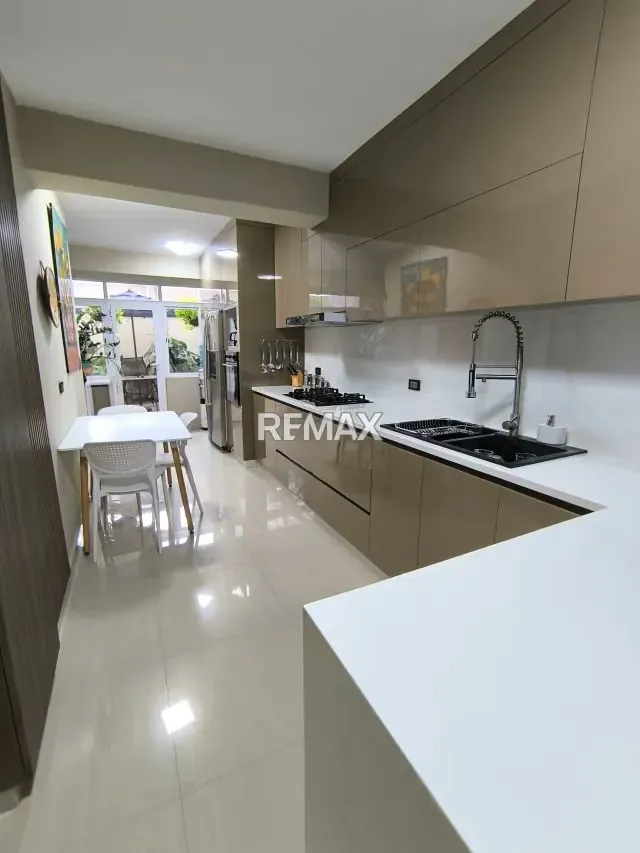 En venta moderno apartamento en Resd Titanium Suite en la Urb Piedra Pintada - 3