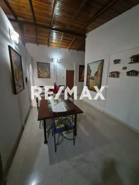 Hermosa y Amplia Casa en San Joaquin Urbanización La castellana - 7