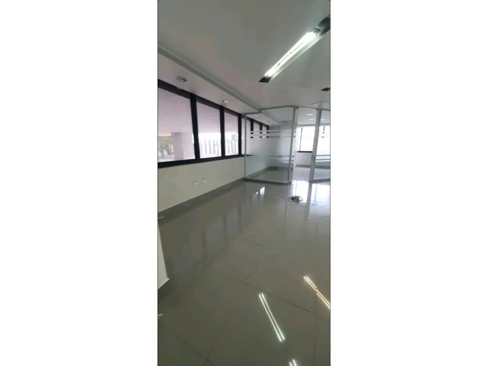 Alquilo oficina 350m2 Chuao 0715 - 5