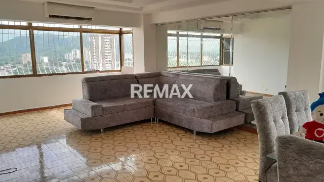 Apartamento en calle Santos Michelena, sector La romana - 2