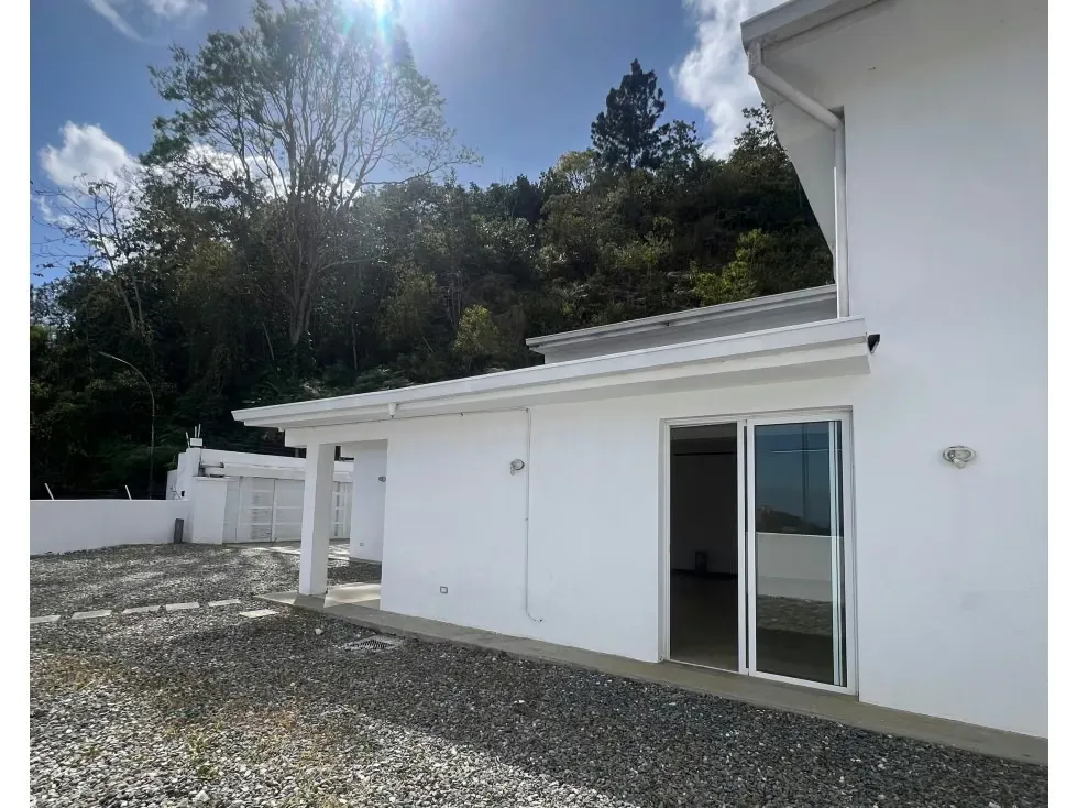 SE VENDE CASA EN LA LAGUNITA - 2