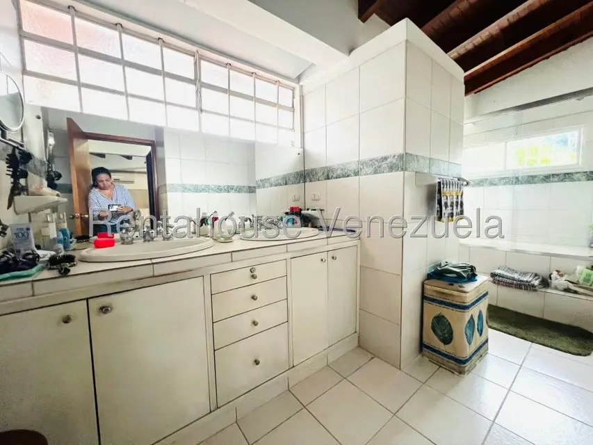 Casa (Multipes Niveles) en Venta en Prados del Este, Distrito Metropolitano - 17