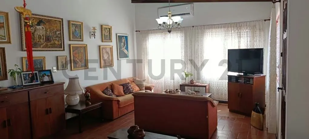 En venta Casa-Quinta con dos apartamentos listos para monetizar