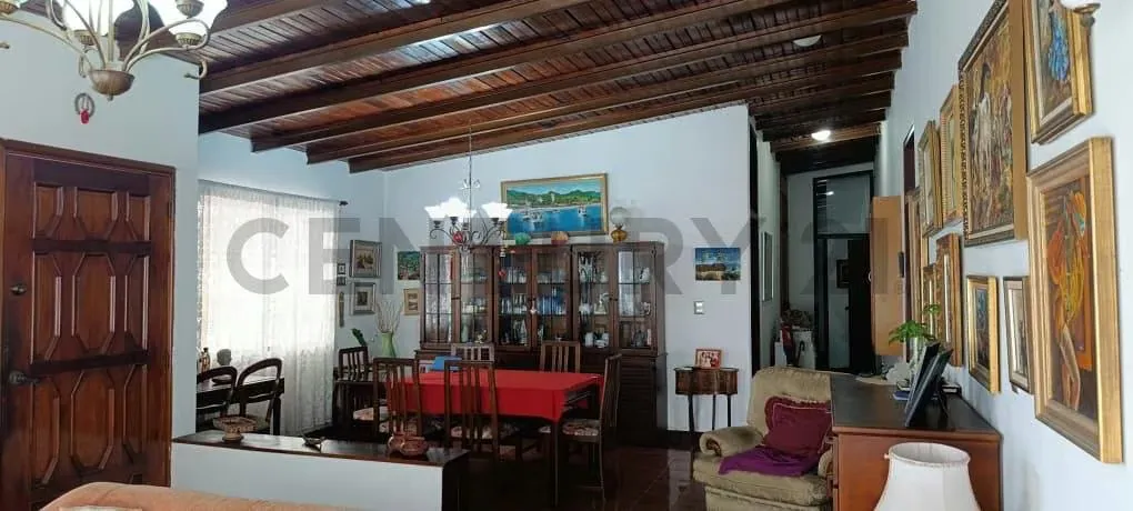 En venta Casa-Quinta con dos apartamentos listos para monetizar - 2