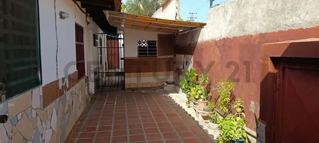 En venta Casa-Quinta con dos apartamentos listos para monetizar - 8