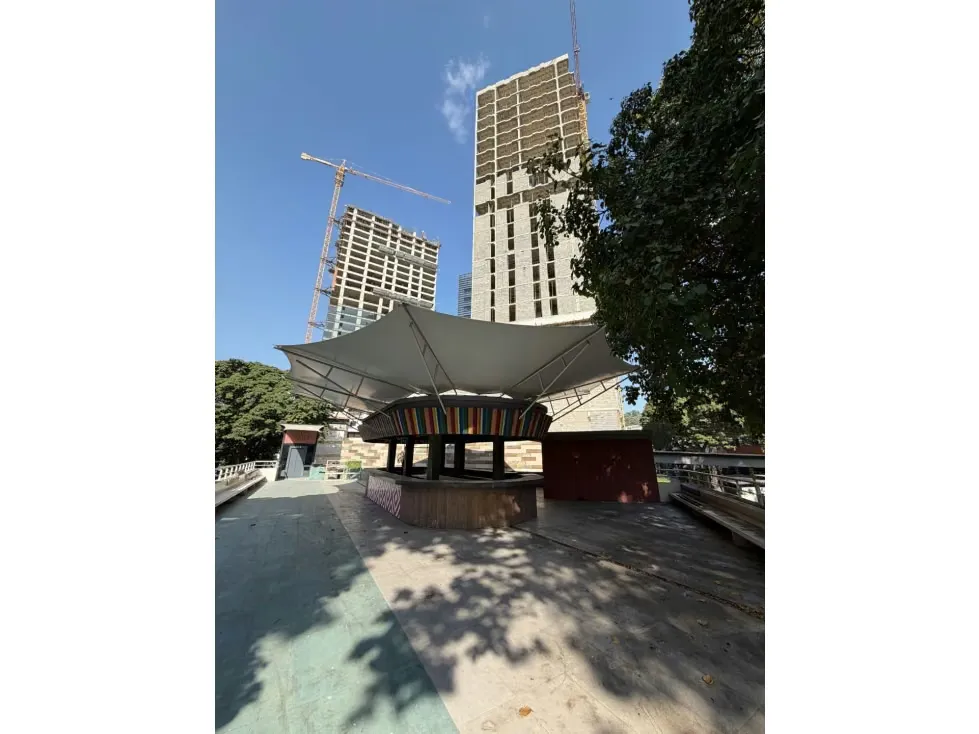 Vendo casa comercial 855m2 Las Mercedes 4070 - 36