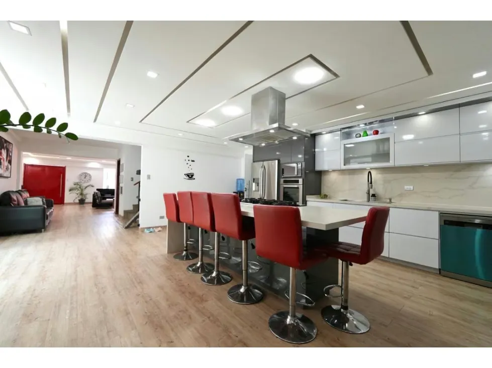 Venta de Casa Colinas de Vista Alegre Completamente Remodelada. 672m2. - 16