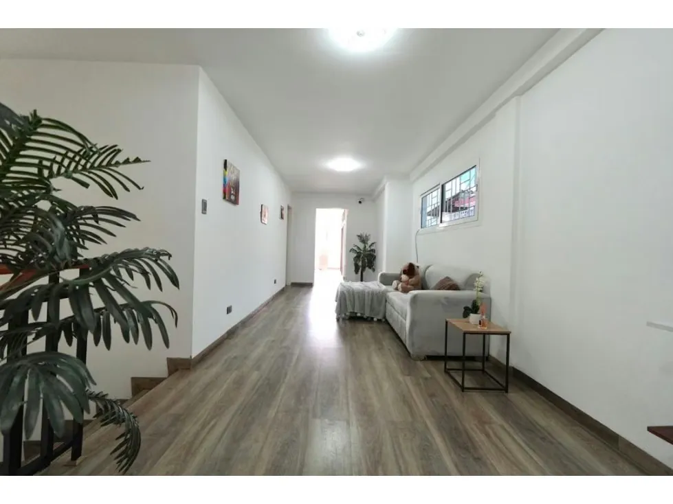 Venta de Casa Colinas de Vista Alegre Completamente Remodelada. 672m2. - 24