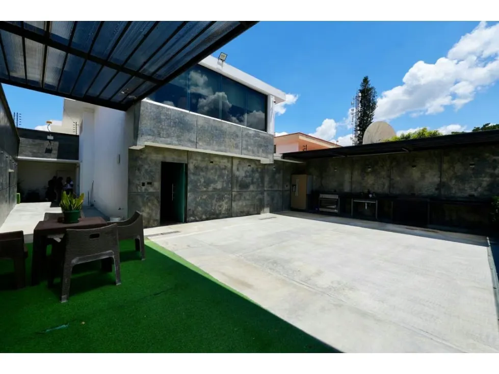 Venta de Casa Colinas de Vista Alegre Completamente Remodelada. 672m2. - 39