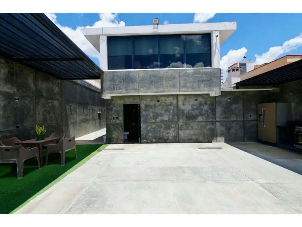 Venta de Casa Colinas de Vista Alegre Completamente Remodelada. 672m2. - 40
