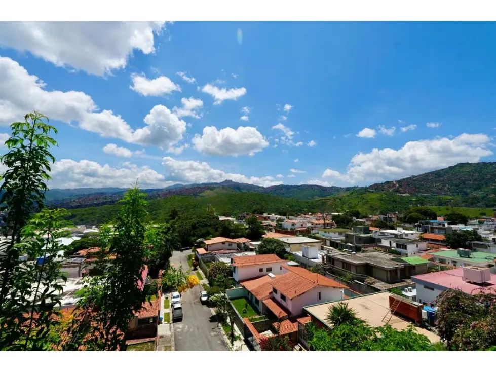 Venta de Casa Colinas de Vista Alegre Completamente Remodelada. 672m2. - 45