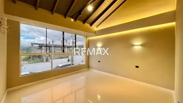 En VENTA Casa a ESTRENAR en Conjunto Cerrado El Solar de La Castellana Estilo Minimalista Cálido. - 3