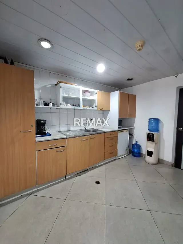 EN VENTA GALPON CONCESIONARIO EN PORLAMAR - 11