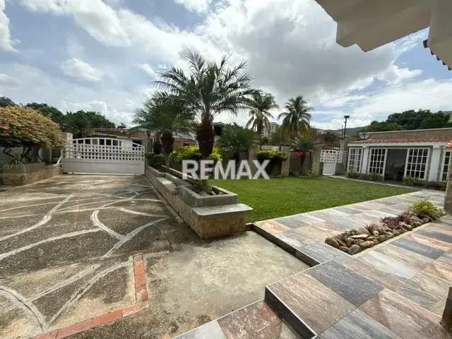 ¡La casa que lo tiene TODO en Naguanagua! El Rincón.