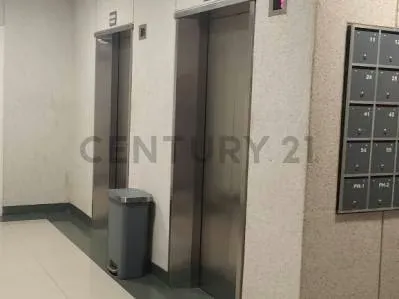 Excelente apartamento remodelado de lujo listo ara entrar - 2