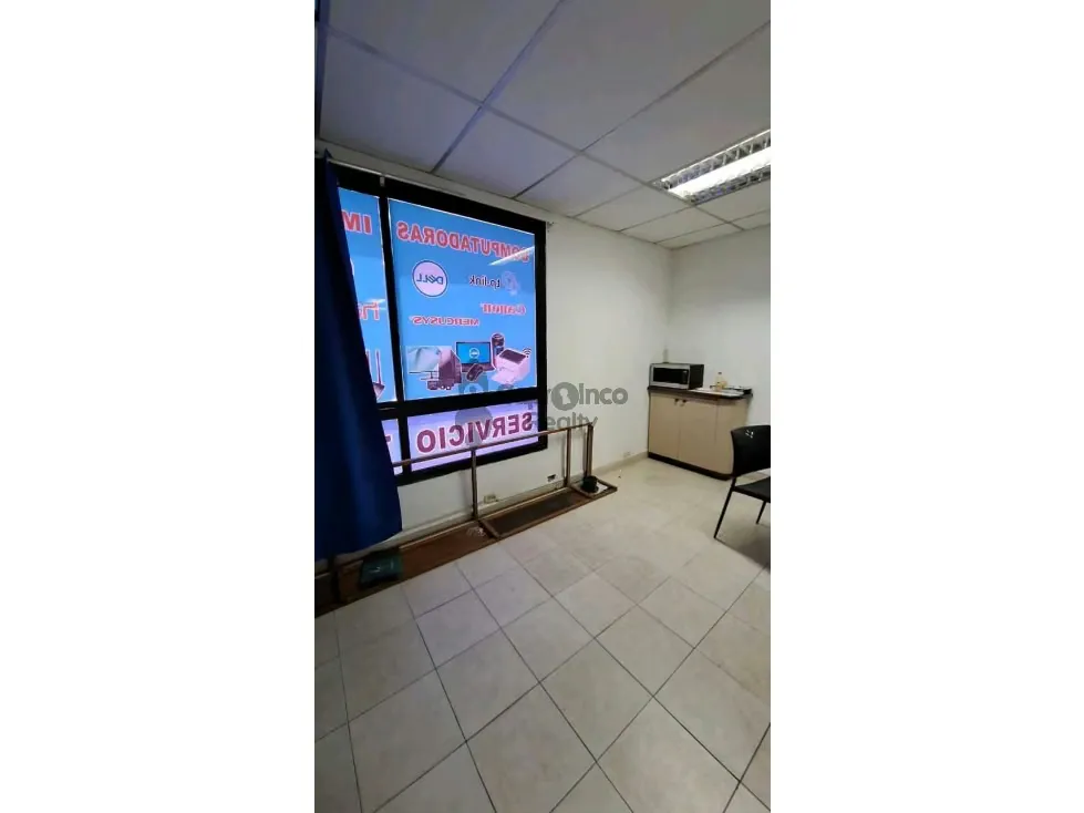 Se alquila local de 60m2 C.C.Paseo las Industrias - 12