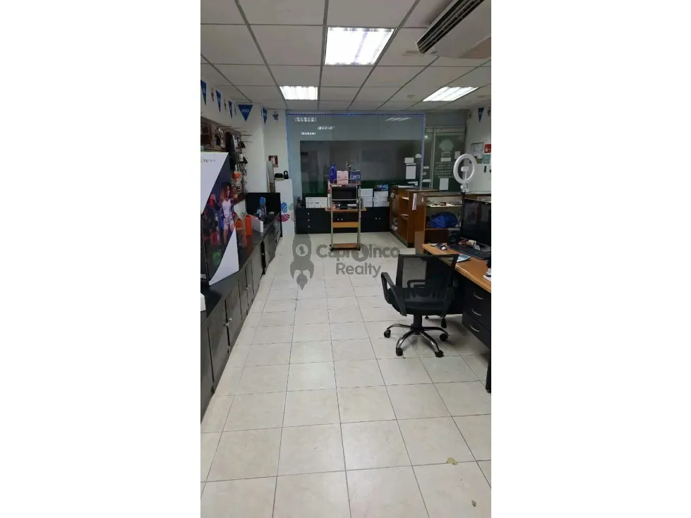 Se alquila local de 60m2 C.C.Paseo las Industrias - 10