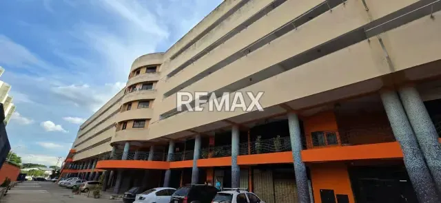 LOCAL COMERCIAL EN VENTA EN C.C.P Y RESIDENCIAL BAYONA - 7