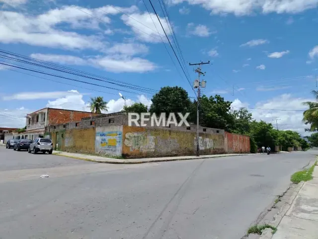 TERRENO EN VENTA - 7