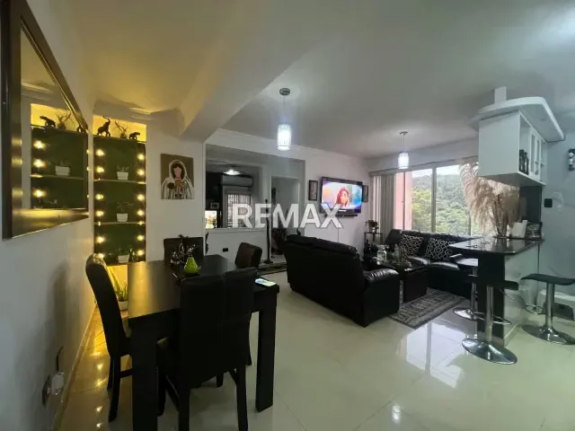 En venta impecable apartamento listo para habitar en Residencias Doral Country, Rincón Mañongo (Naguanagua).