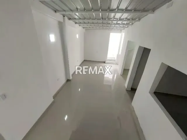 CASA EN VENTA A Pie de Calle, Barrio Sucre, Más arriba del Leñador. - 11