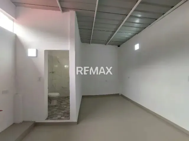 CASA EN VENTA A Pie de Calle, Barrio Sucre, Más arriba del Leñador. - 14