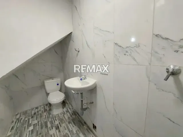 CASA EN VENTA A Pie de Calle, Barrio Sucre, Más arriba del Leñador. - 16