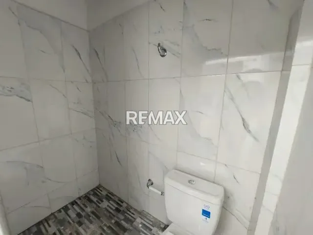 CASA EN VENTA A Pie de Calle, Barrio Sucre, Más arriba del Leñador. - 18