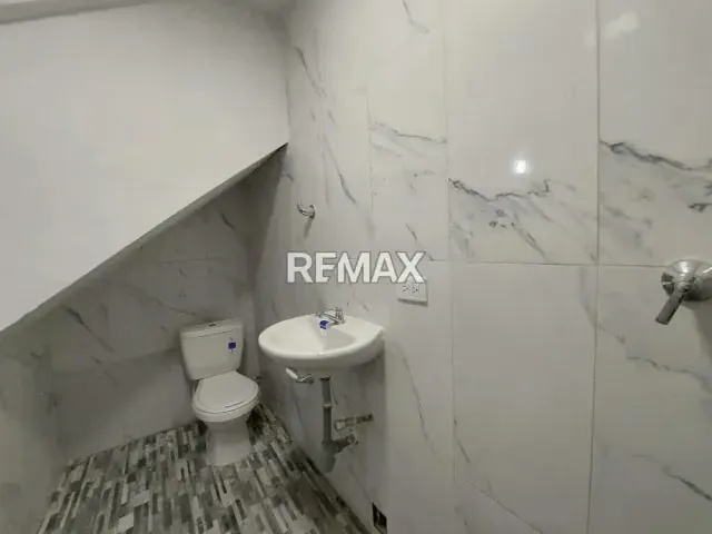 CASA EN VENTA A Pie de Calle, Barrio Sucre, Más arriba del Leñador. - 4
