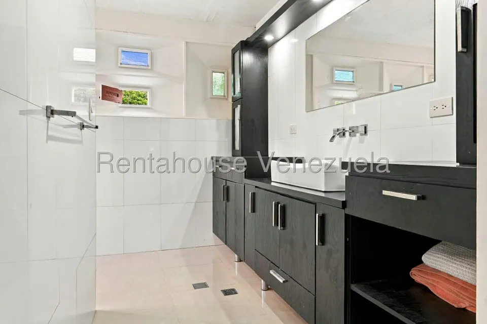 Casa (1 Nivel) en Venta en Colinas del Tamanaco, Distrito Metropolitano - 49