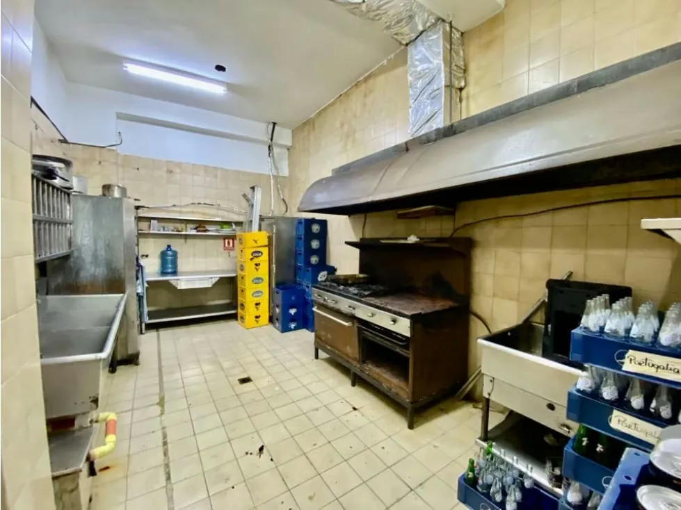 LOCAL COMERCIAL Y FONDO DE COMERCIO 600 M2 A PIE DE CALLE - 8
