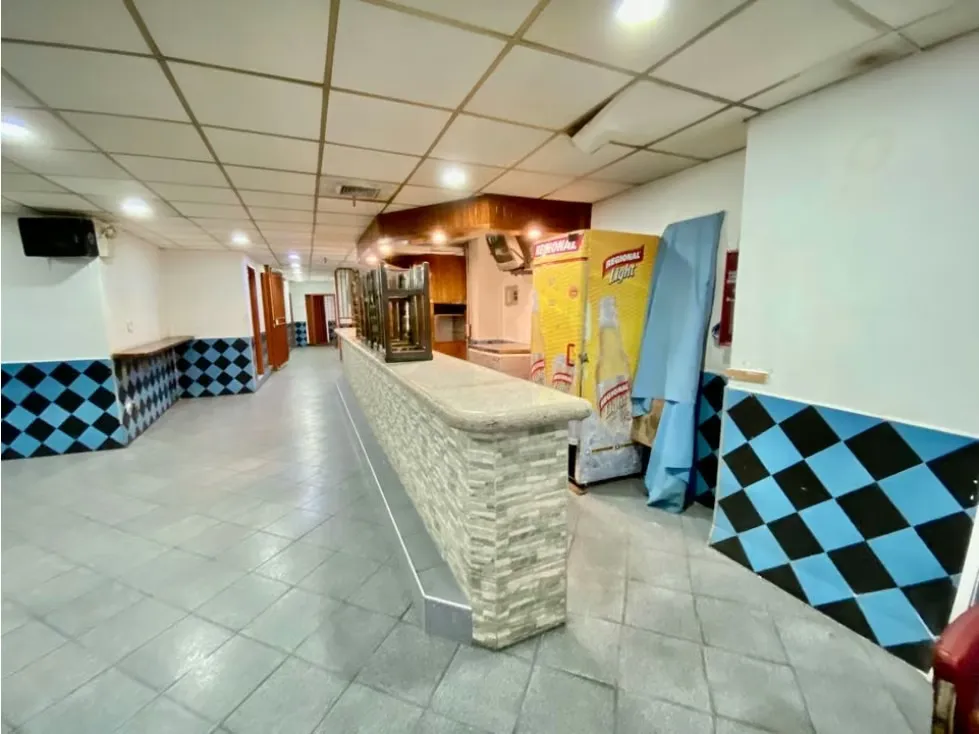 LOCAL COMERCIAL Y FONDO DE COMERCIO 600 M2 A PIE DE CALLE - 10