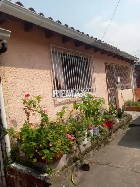 Se vende casa ubicada en las Vegas de tariba en urbanización,