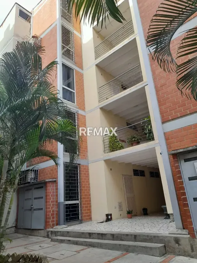Venta de apartamento en Urbanizacion Las Islas Residencias 411 Guarenas - 2