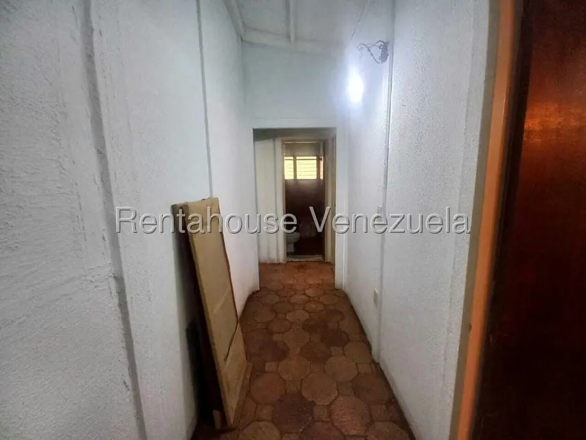 Casa (1 Nivel) en Venta en Avenida Principal Cecilio Acosta, Miranda - 12