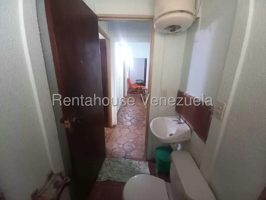 Casa (1 Nivel) en Venta en Avenida Principal Cecilio Acosta, Miranda - 17