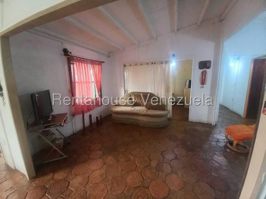 Casa (1 Nivel) en Venta en Avenida Principal Cecilio Acosta, Miranda - 5