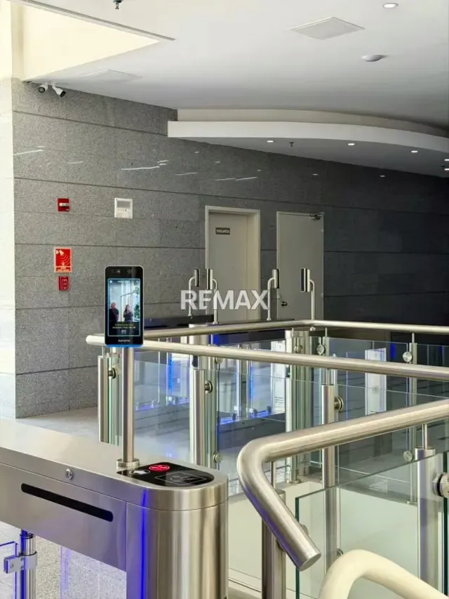 Se Alquila Oficina Comercial en Santa Paula - 2