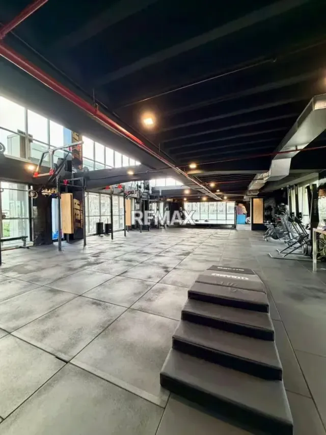 Se Alquila Oficina Comercial en Santa Paula - 3