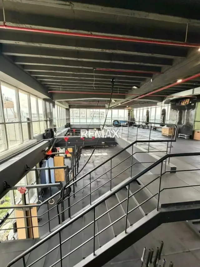 Se Alquila Oficina Comercial en Santa Paula - 7